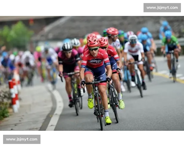 永泰自行车比赛：激情四溢的赛道挑战与城市风景的完美融合