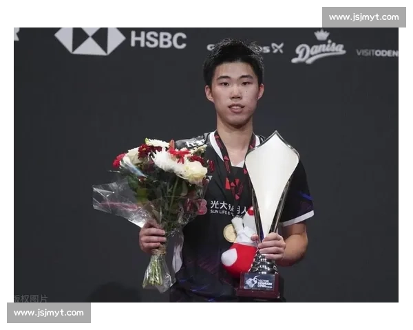羽毛球焦点对决引爆全场顶级高手正面交锋谁能问鼎冠军之巅巅峰时刻